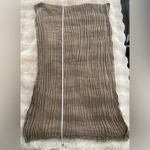 5/$25 Soft and comfy tan wrap scarf with gold metallic flecks accordion design - Picture 2 of 4